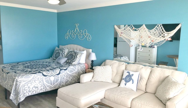 Chateau Relaxo Duex- Remodeled Pool View Condo with Direct Beach & Sound Access