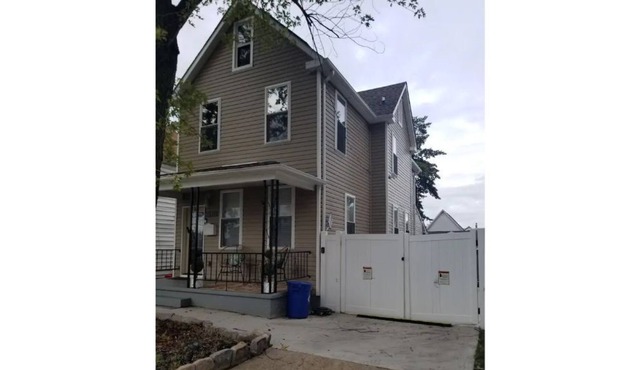 Cheerful 1 bedroom, BASEMENT ONLY, fridge, microwave, private entrance.