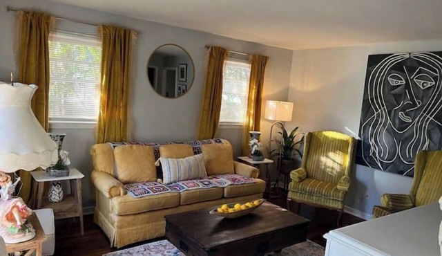 Cheerful & Peaceful Home near VSU, Downtown, Moody