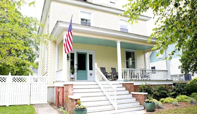 Chesapeake Charm Estate, Two Blocks from the Beach