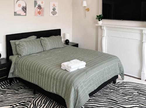 Chic 2BR in Fan District Sleeps 4 Free Parking