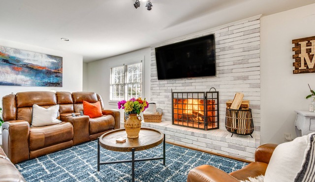 Chic Marietta Getaway w/Fire Pit & Grill!