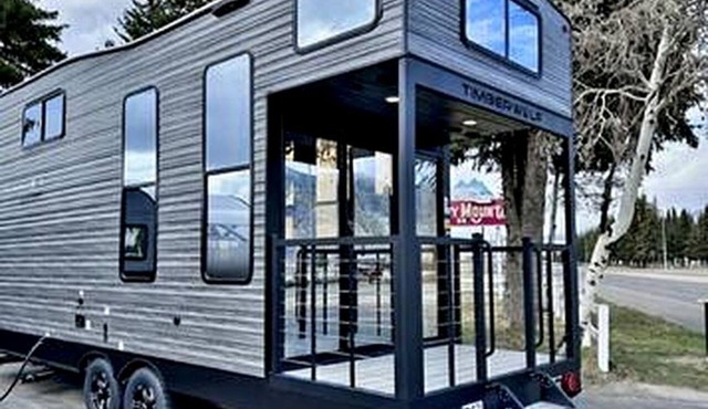 Chic Tiny House with Lofted Interior Perfect for a Family Escape in Texas
