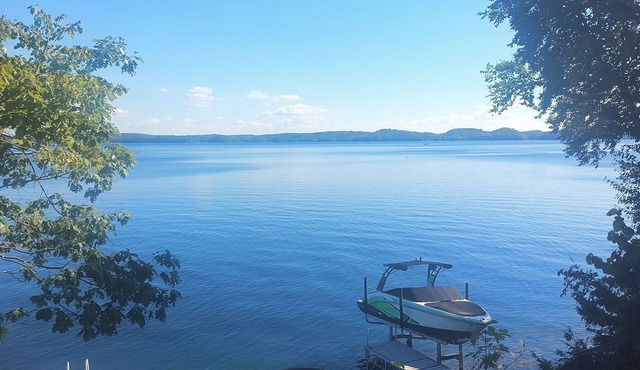 Chic Waterfront Muskoka Cottage in Utterson