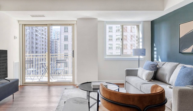 Classic Ballston 1BR w/Concierge, W/D & Pool, near Metro, by Blueground
