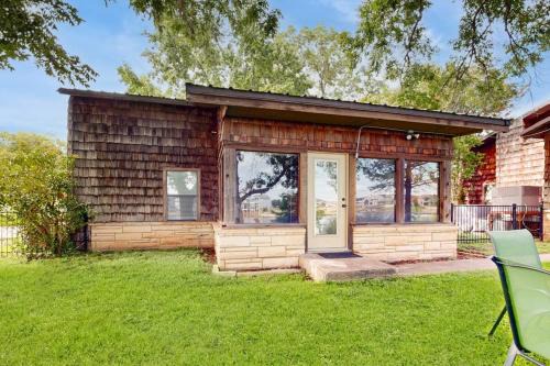 Classic Lakefront Cottage with Private Dock, Lovely Lake View, Backyard & WiFi