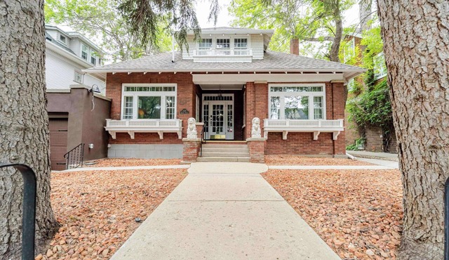 Clifton House - Spacious 5 Bedroom Character Home in Moose Jaw