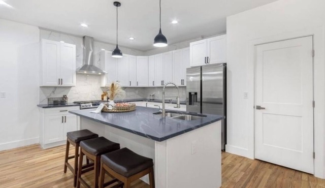 Close 2 restaurants 4BR3BA.Heart of Atl West Midtown, soaking tub:walkBeltline!