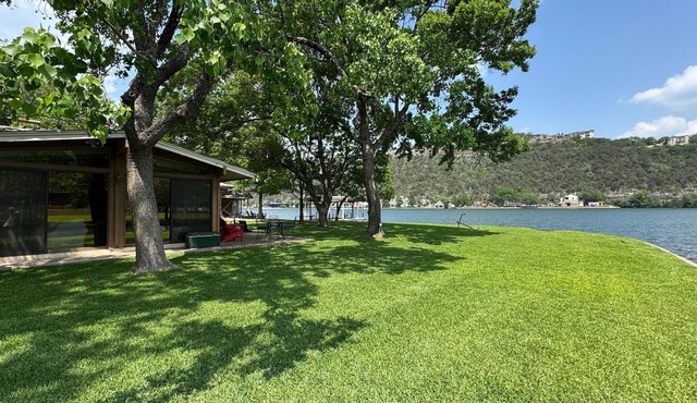Close in Lake Austin lake front setting, family friendly home, not a party venue