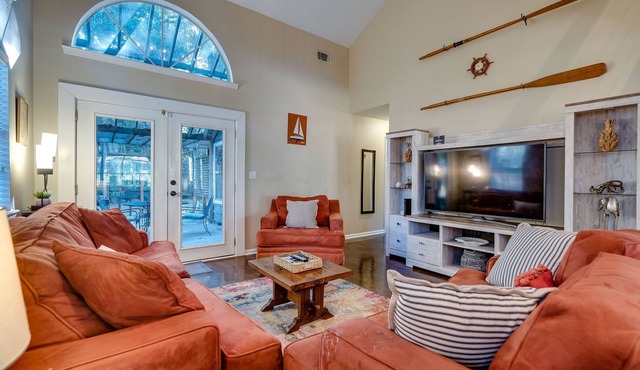 Close to Beach & Downtown Fun-Cozy Coastal Cottage