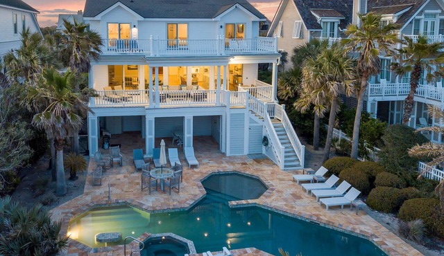 🌅Coastal Sunrise🌅Ocean Front on Ocean Blvd. Private Pool/hot tub, stunning ocean views!