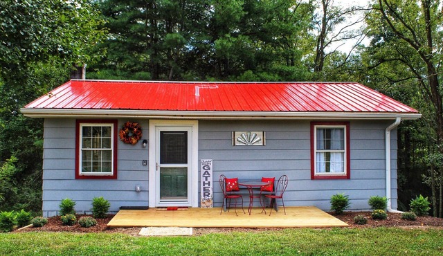 Come Get Cozy at Our Elkin Country Cottage
