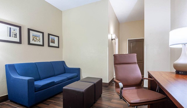 Comfort Suites Morrow - Atlanta South