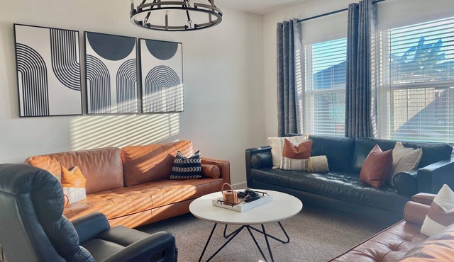 Comfortable and Stylish Richmond Residence—Home away Home