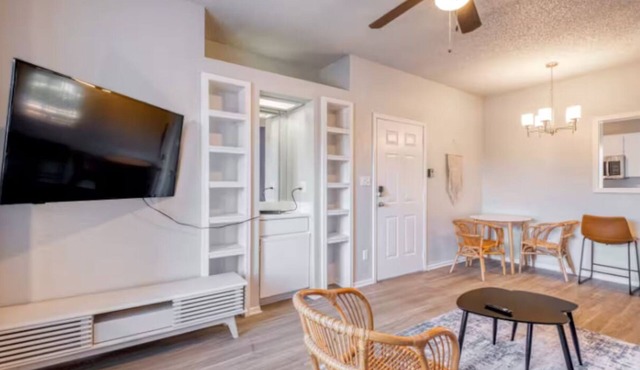 Comfy 2BD Apt | Austin Texas