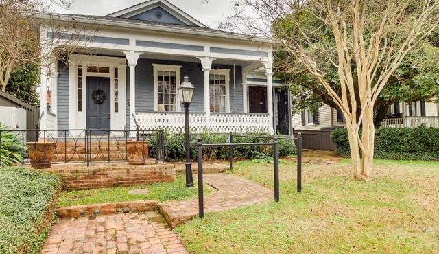 Comfy Central Natchez Hideaway: Walk to Dtwn!