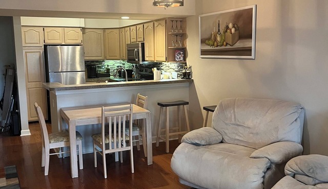 Condo on 9th Hole of Longleaf Golf Club - Up to 7 guests - Whirlpool Tub !