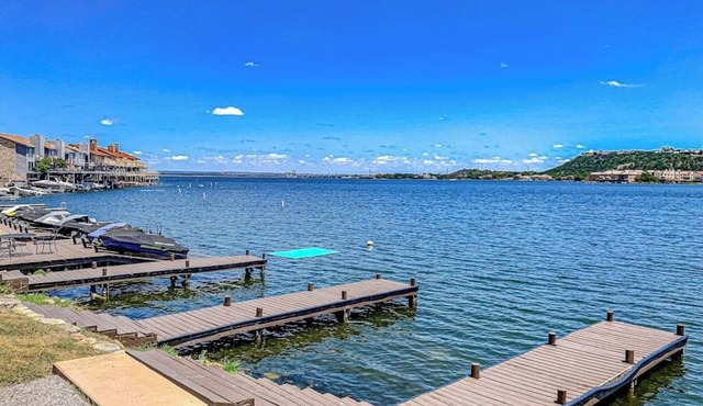 Contemporary, dog-friendly townhouse with balcony, pool & day docks