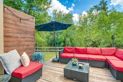 Convenient Bryan Townhome w/Patio < 3 Mi to A&M!