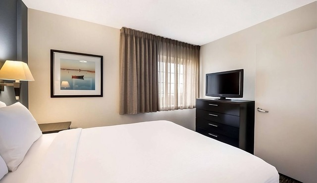 Convenient Location! Kitchen, Pet-Friendly Property, Private Parking