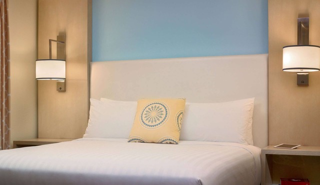 Convenient Stay! 2 Spacious Units, Kitchen, Free Parking, Pets Allowed