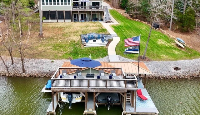 Copper Cove! Hot Tub, 5 Kings & 6 Bunks. FirePit-Sunroom-Sundeck-kayaks-SUP-Fish