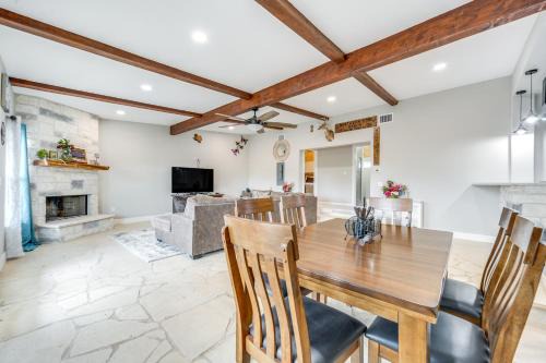 Countryside Texas Home w/Fire Pit!