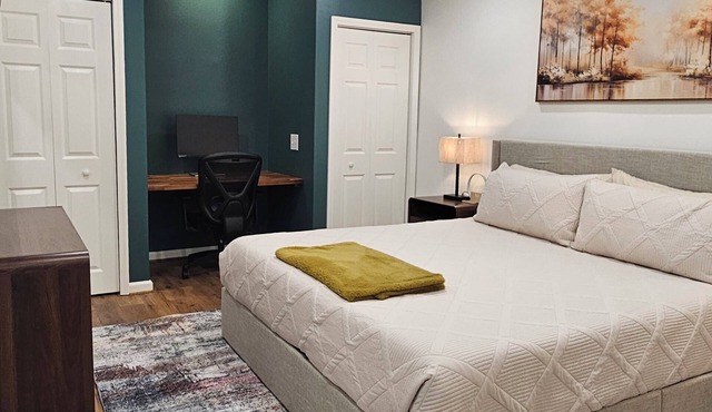 Cozy 1-bedroom/1 bath tiny home in with AC, grill, deck, laundry