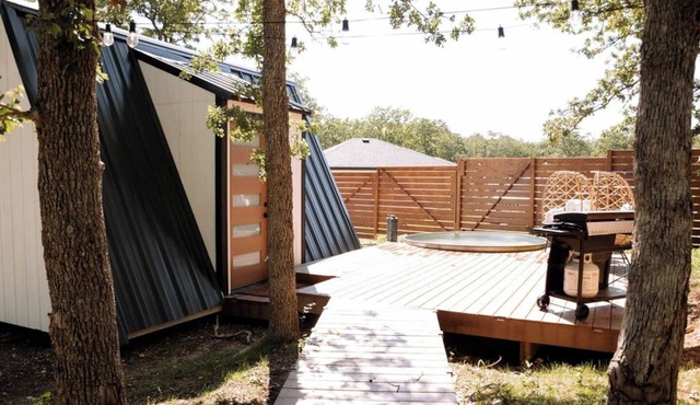 Cozy 1-bedroom A-Frame in delightful Cedar Creek with Cowboy Pool