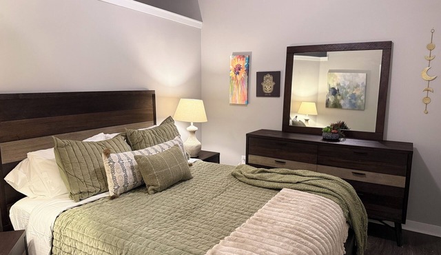 Cozy 1-bedroom apartment in tranquil Chapel Hill with all amenities!
