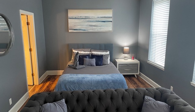 Cozy 1-bedroom condo in vibrant downtown Spartanburg close to baseball park!