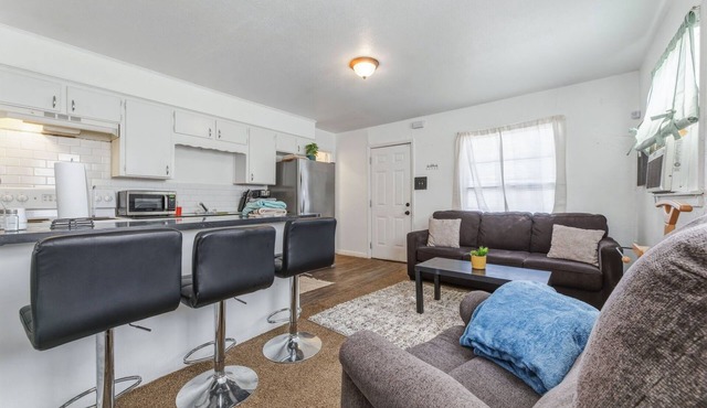 Cozy 1-bedroom house in lovely Killeen with Fenced Yard and Solar Power