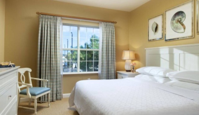 Cozy 1-bedroom resort in soothing Myrtle Beach with fitness room, WiFi, pools.