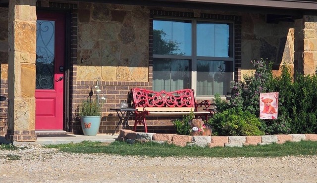 Cozy 2-bedroom apartment is amazing peaceful some call it a gem.