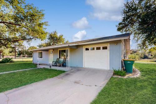 Cozy 2 Bedroom Home with Gas Grill, Patio, and Boat Parking