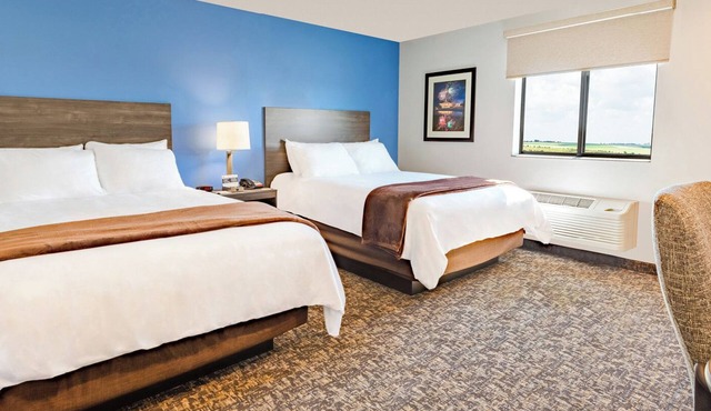 Cozy 2 queen hotel in delightful Huntersville up to 4 people