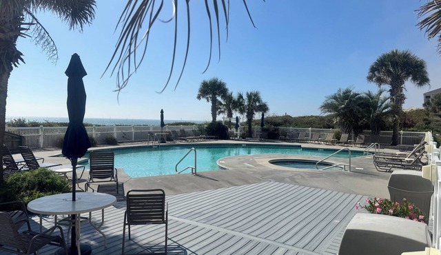 Cozy 3 Bedroom Condo - Steps from Beach - Pools and Hot Tub