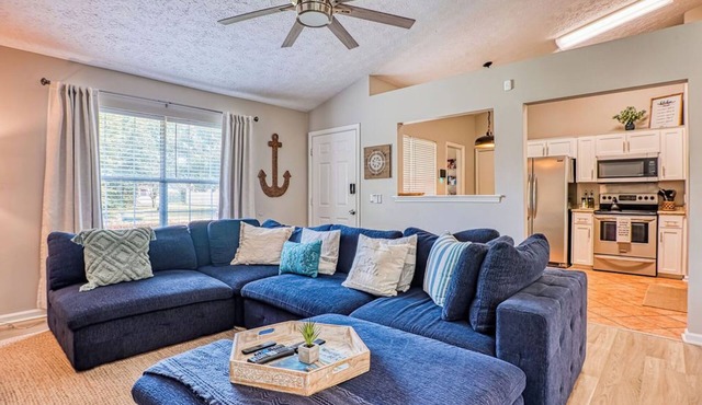 Cozy 3Br/2bath Home w/heated private pool near Savannah DT & Tybee beach