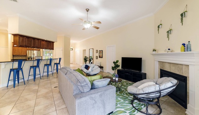Cozy 4BR 2.5BA Home, Corn-holes Spacious