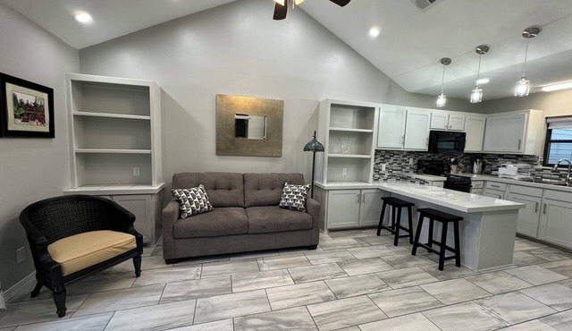 Cozy atmosphere 5 minutes to Sports complex, Expo center and downtown.