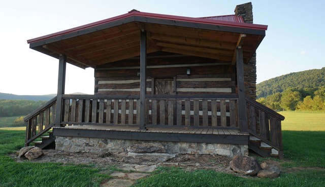 Cozy cabin with modern day amenities and views of the Blue Ridge Mountains.