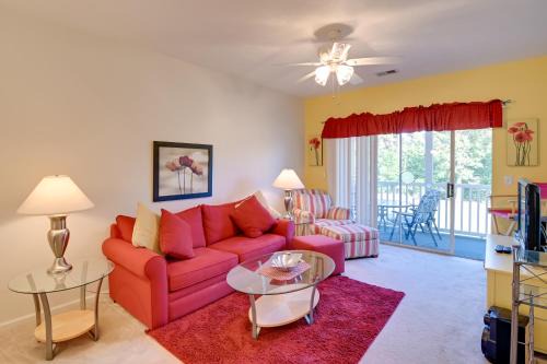 Cozy Condo w/Golf Course View: 4 Mi to Shore!
