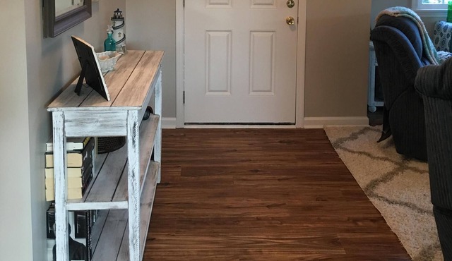 Cozy Cottage - 3 miles from the beach!