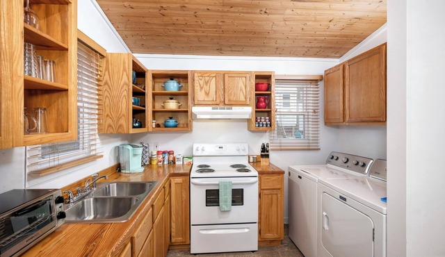 Cozy Cottage on the Ridge 5min to Downtown Asheville