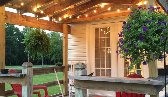 Cozy cottage retreat, just 8.4 miles from the beautiful beaches of Emerald Isle