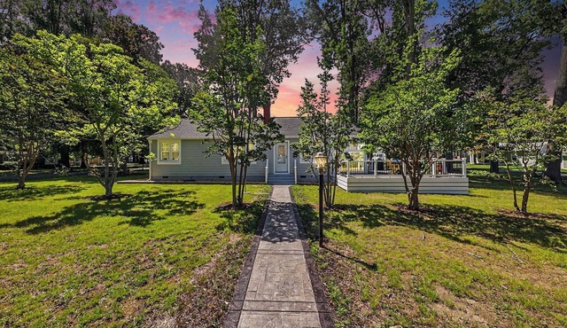 Cozy Cottage with Bay Views, Steps to Water - Grey Goose on Monroe Bay