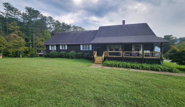 Cozy Country Retreat with Fireplace, Covered Porch