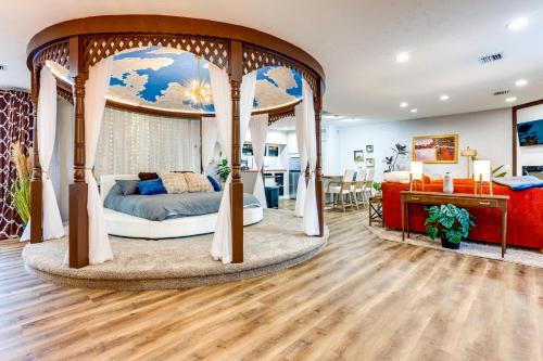 Cozy Flushing Studio w/Deck & Fireplace! in Flushing