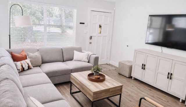 Cozy Gainesville Getaway 1.7 miles from Stadium!