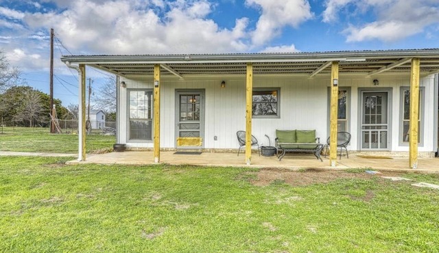 Cozy home near river access with firepit & playground
